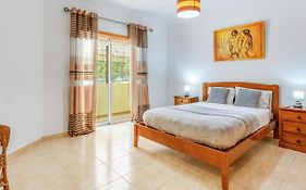 Spacious 2 Bdr Apartment W/ Patio By Lovelystay